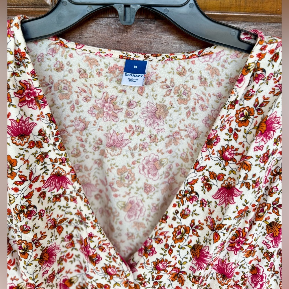 Old Navy Floral V-Neck Short Sleeve Button Down Dress.  Size Medium.  EUC. - Picture 4 of 8